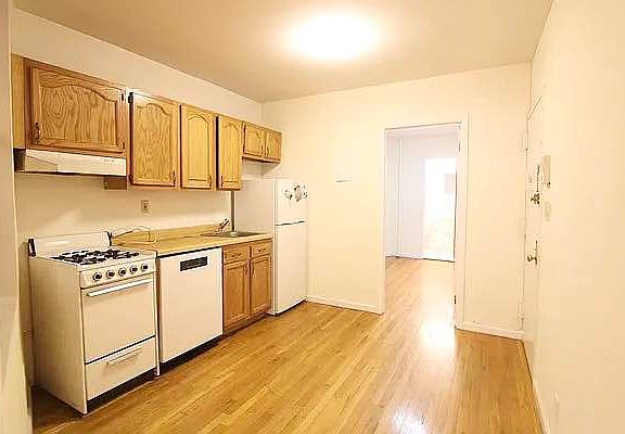 5th image of 349 Amsterdam Ave APT 3N