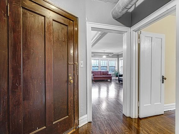 3rd image of 926 S Austin Blvd #2S