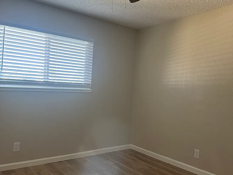105 Wilbur Ave #8 — Photo 9
