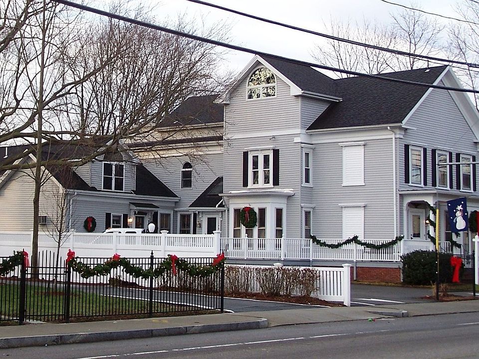2nd image of 204 Belmont St