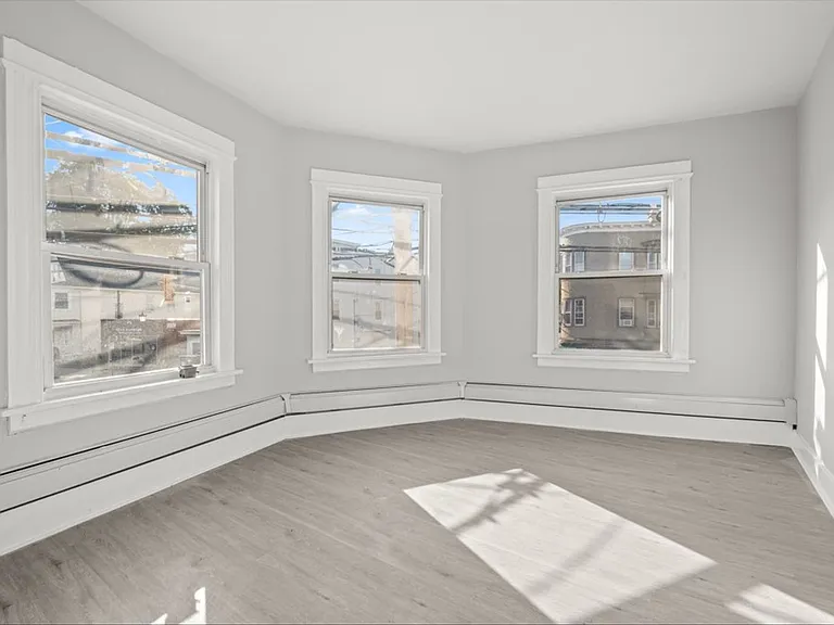 2336 Barnum Ave — Photo 1