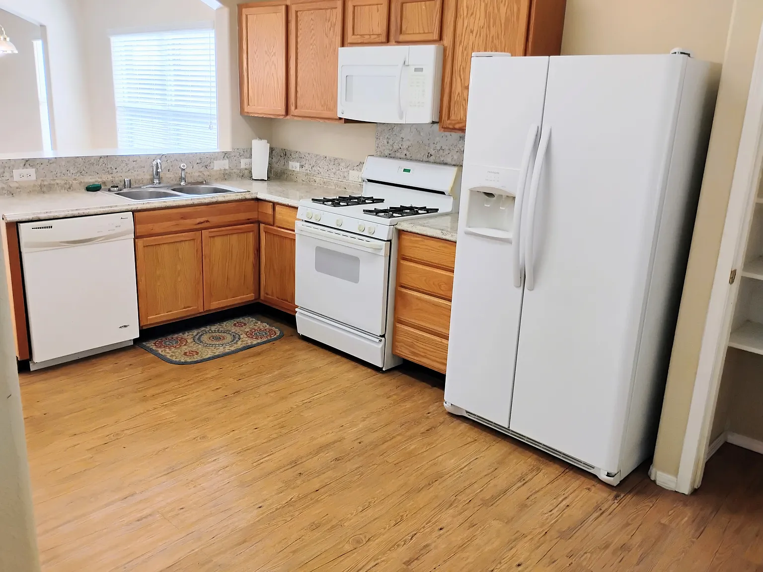 3 bed, 1604 sqft, $2,000 — Photo 4
