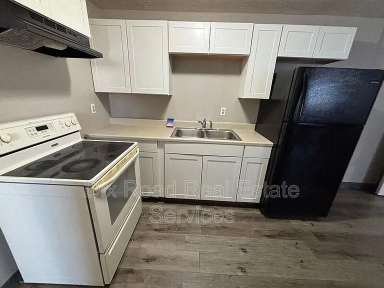 735 Trumbull St #1 — Photo 7