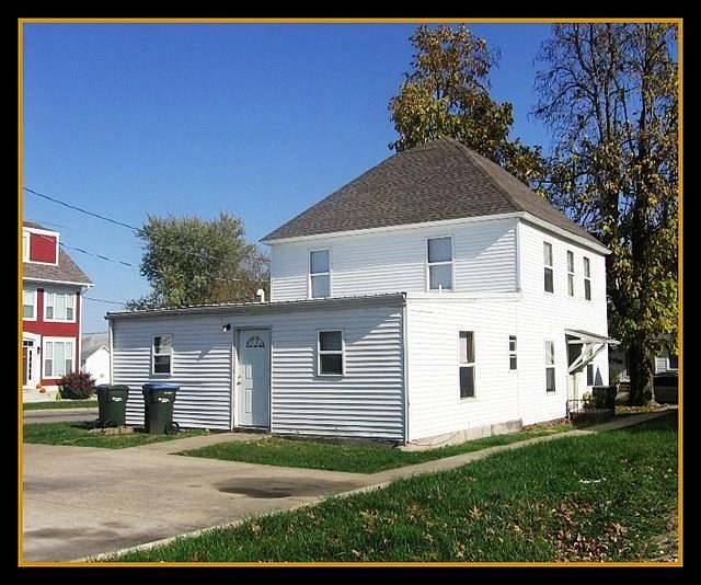1st image of 702 S 6th St