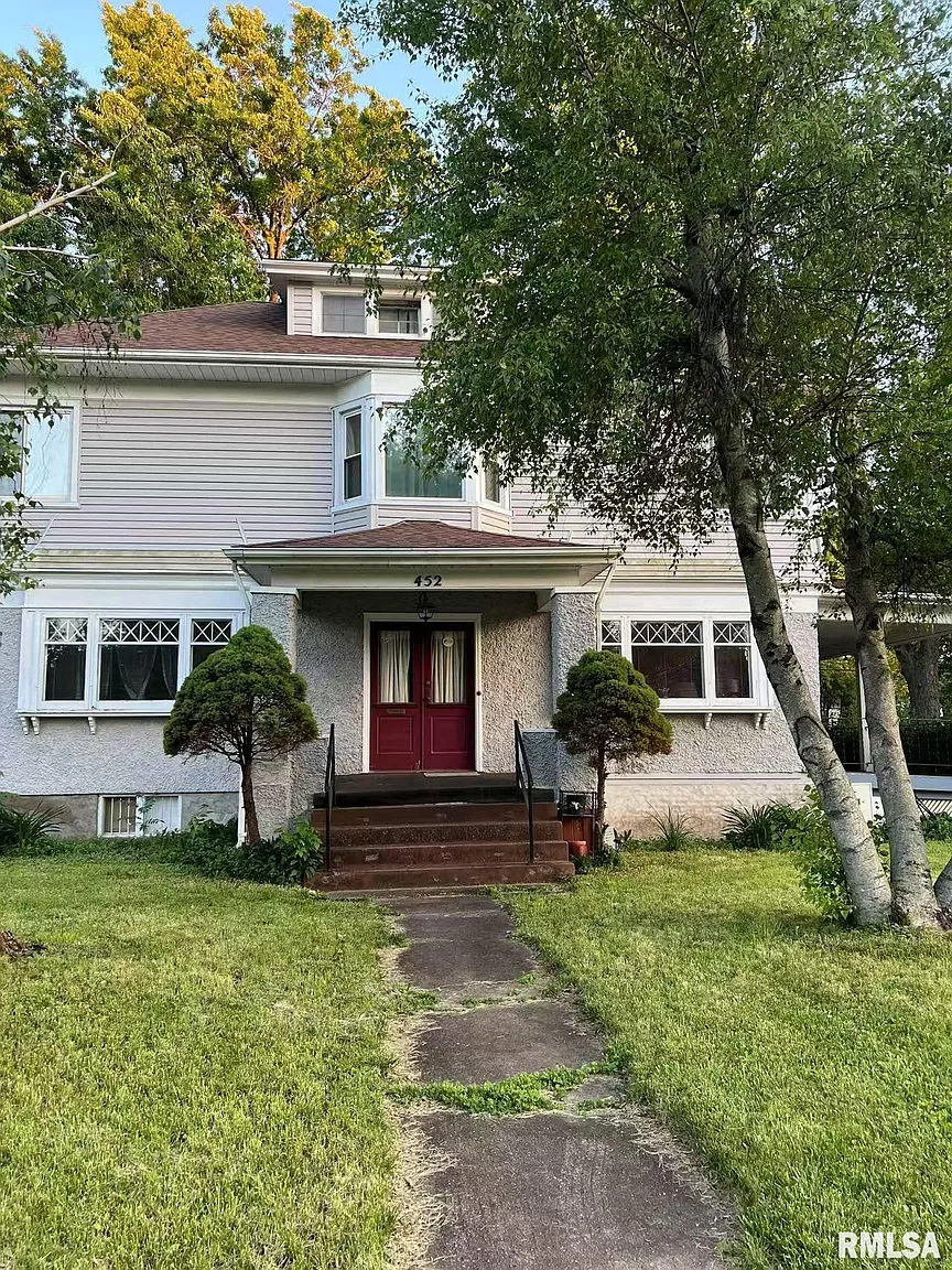 452 S Grand Ave W photo 1