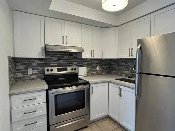 1289 Queen St W #2, Toronto, ON M6K 1L6