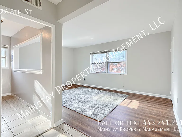 922 5th St — Photo 1