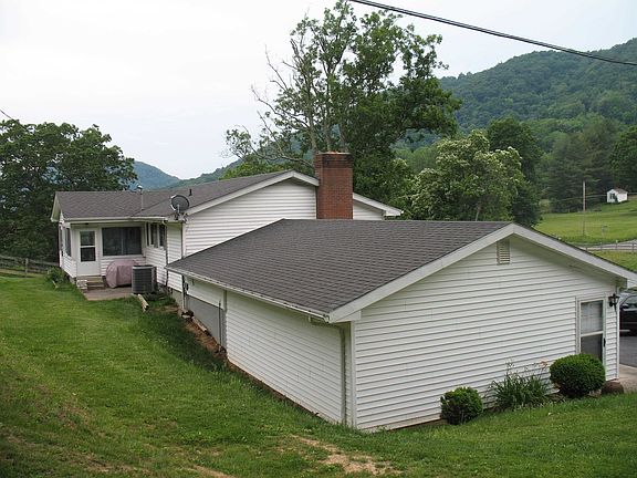 3rd image of 10998 Sam Snead Hwy