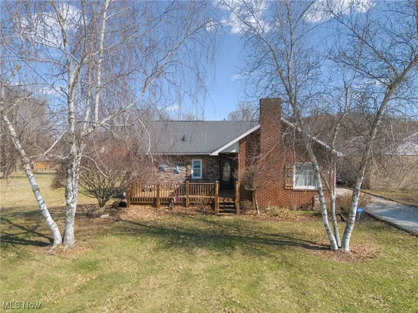 86 James St, Waynesburg, OH 44688