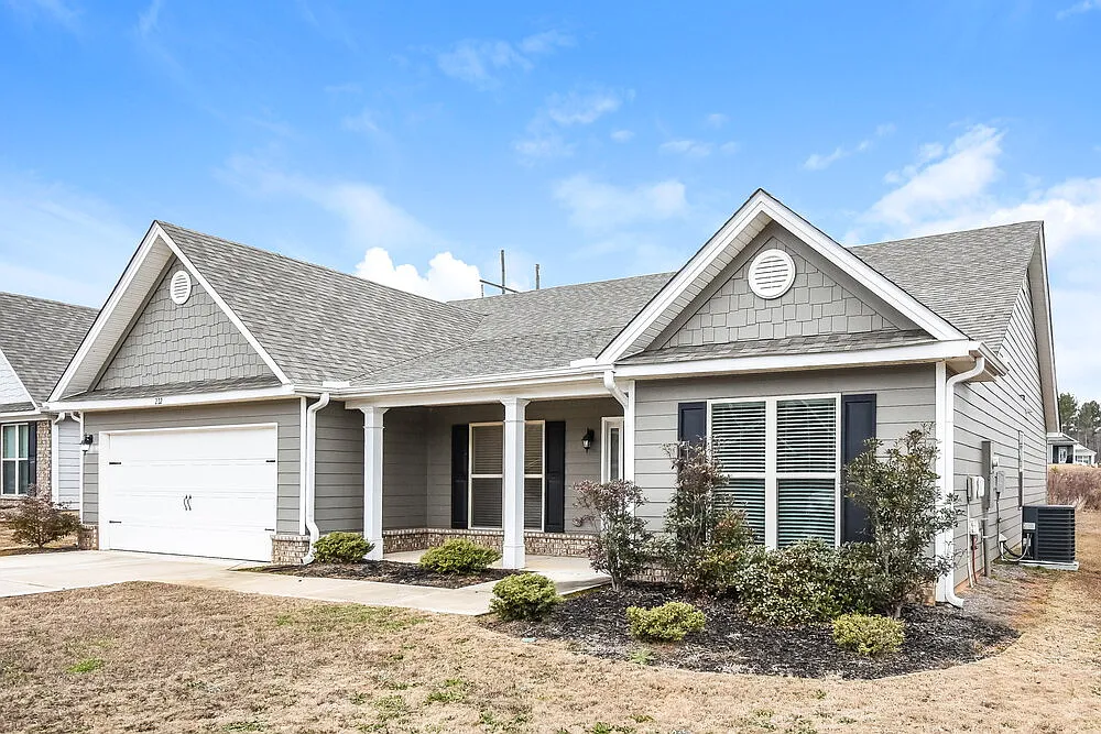 4 bed, 2.5 bath, 2200 sqft, $2,980 — Photo 3