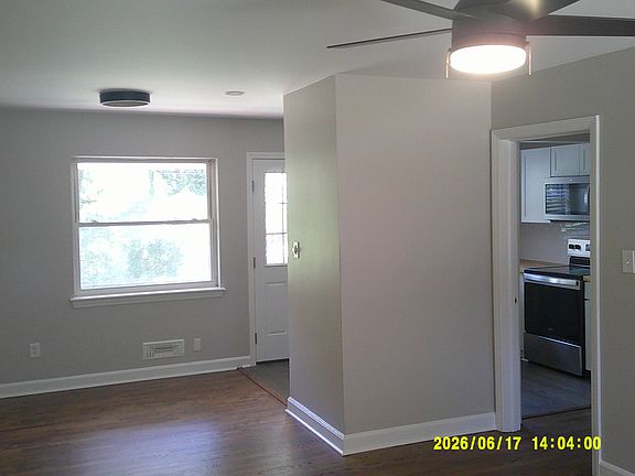 4th image of 153 15th Ave NW