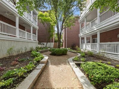 505 N And South Rd APT 3B, Saint Louis, MO, 63130