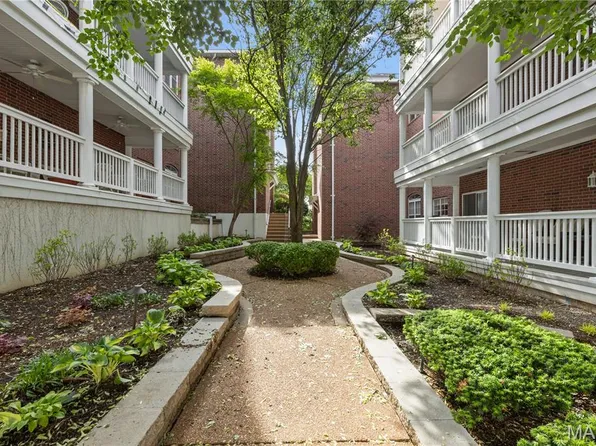505 N And South Rd APT 3B, Saint Louis, MO 63130