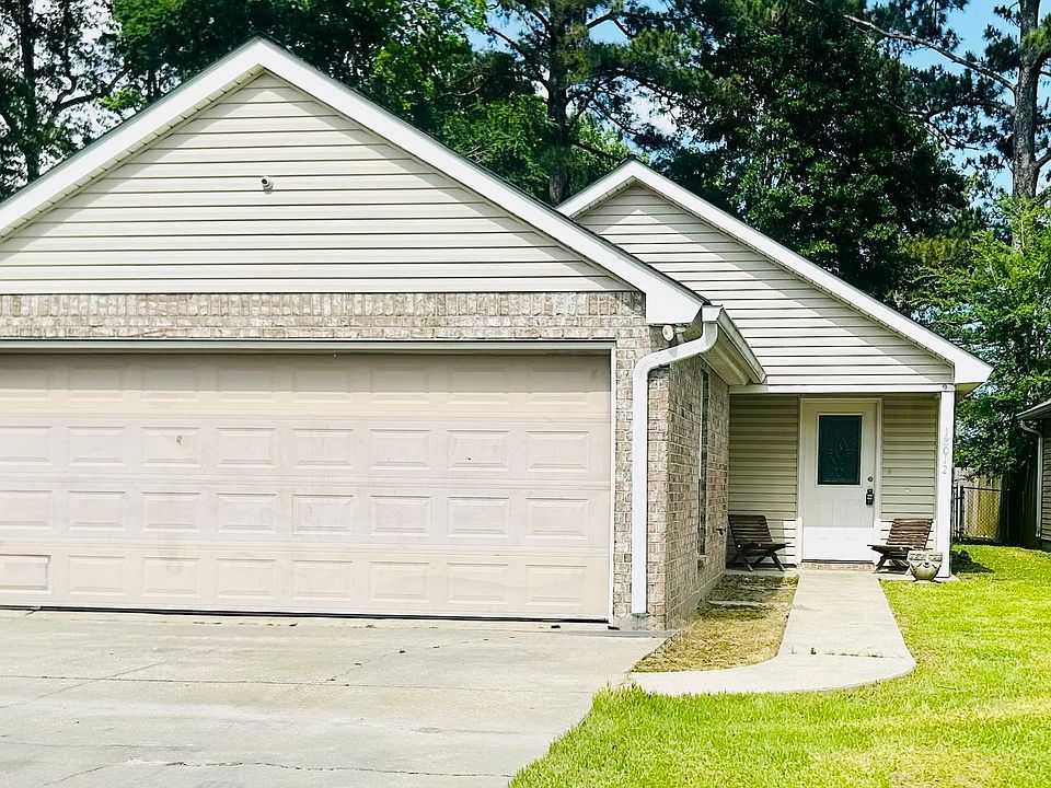 1st image of 18012 Wood Haven Dr