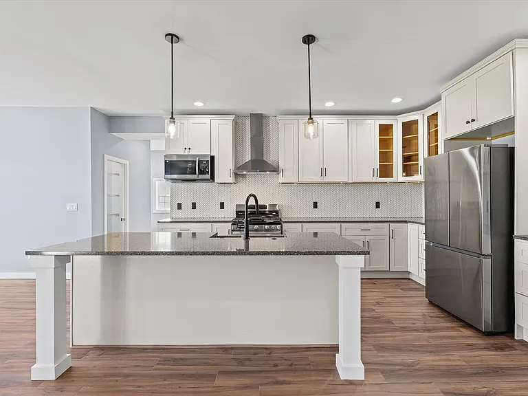 1306 Roberto Rd — Photo 10