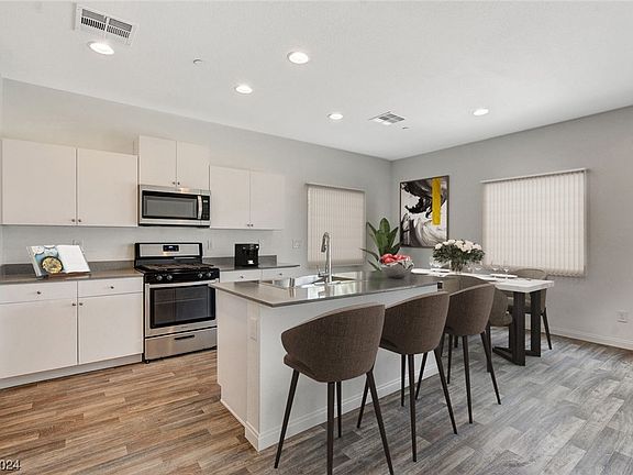 4th image of 145 Macadamia Nut Ave