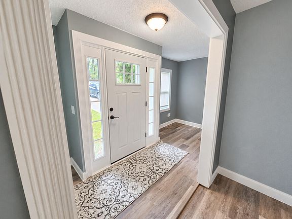 5th image of 176 Country Manor Rd