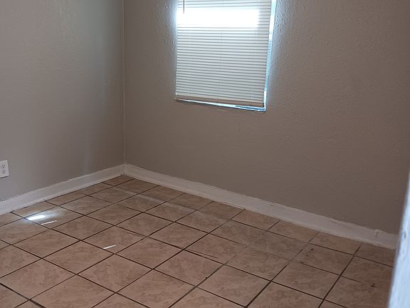 4th image of 1419 Brady St #2