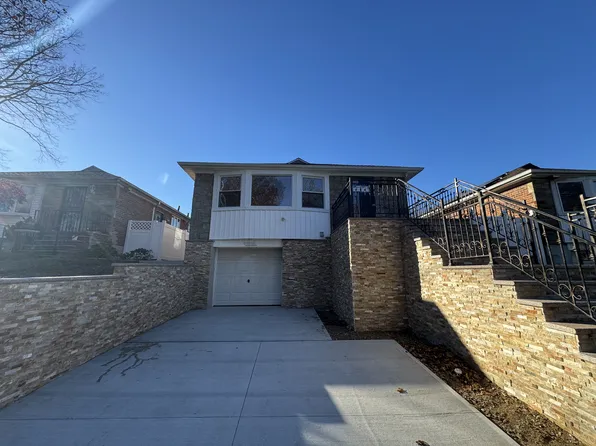 5028 232nd St, Oakland Gardens, NY 11364