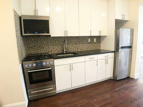 2nd image of 312 E 21st St APT 4H