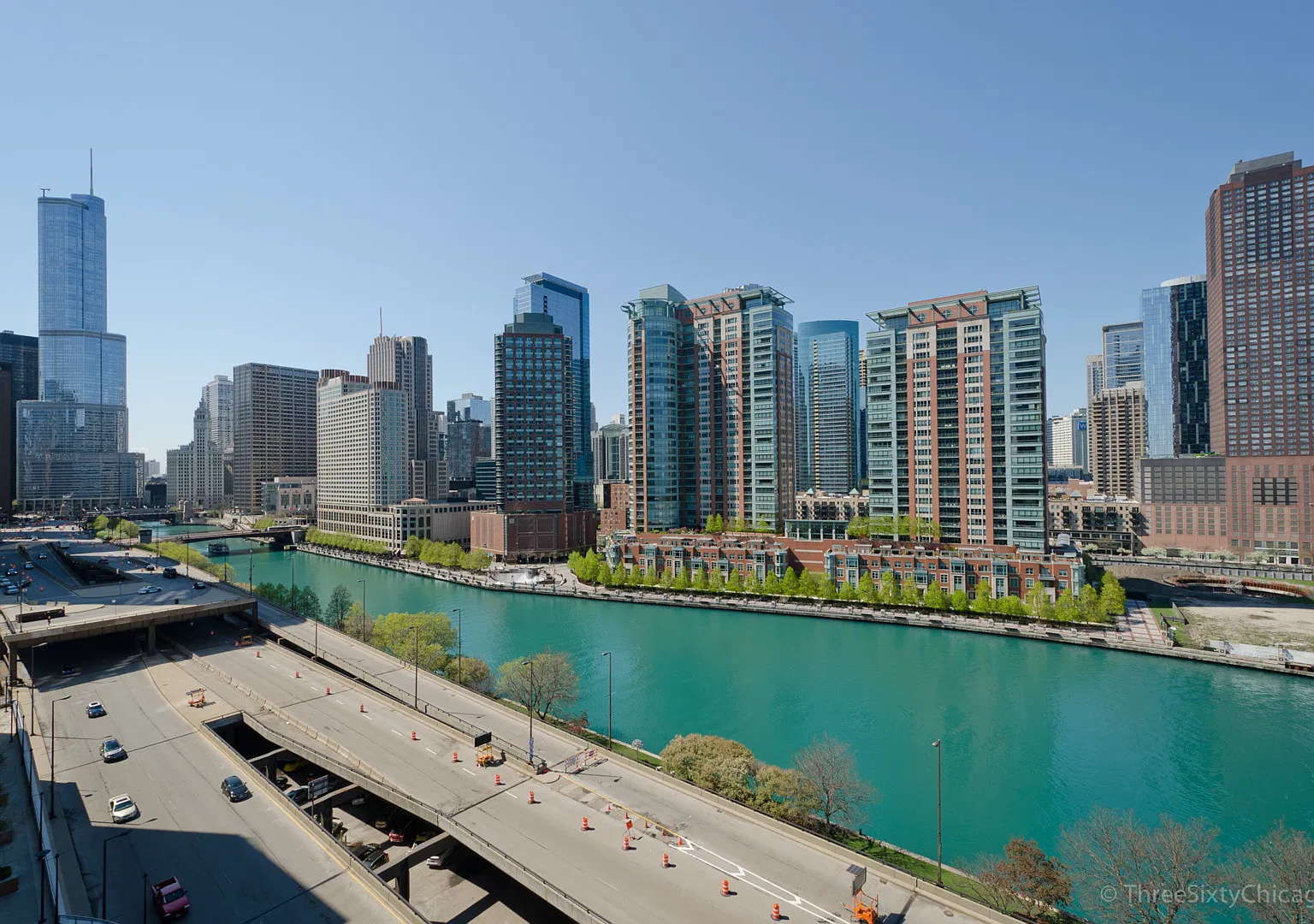 450 E Waterside Dr — Photo 2