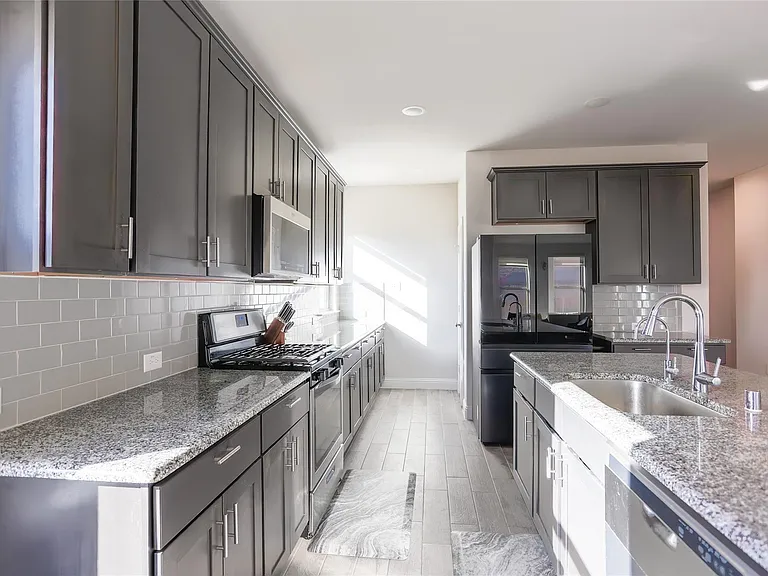 412 Christie Xing — Photo 13