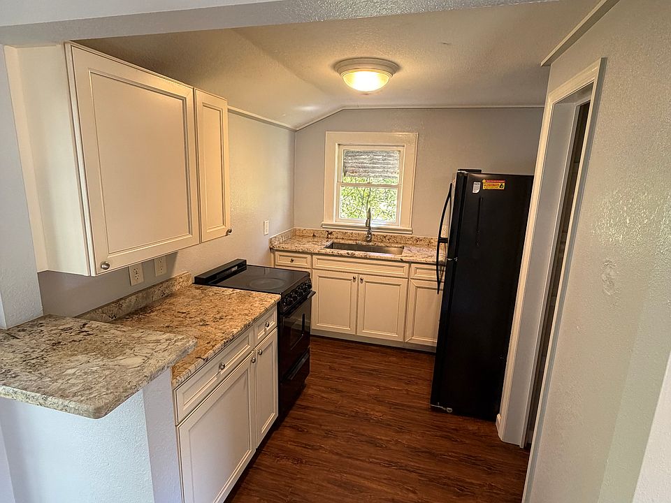 2nd image of 122 Highland St