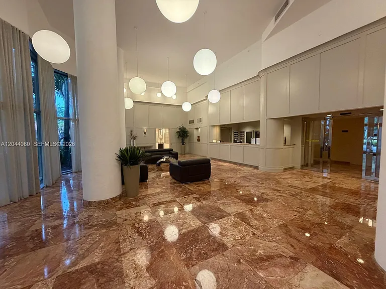 3600 Mystic Pointe Dr #718 — Photo 18