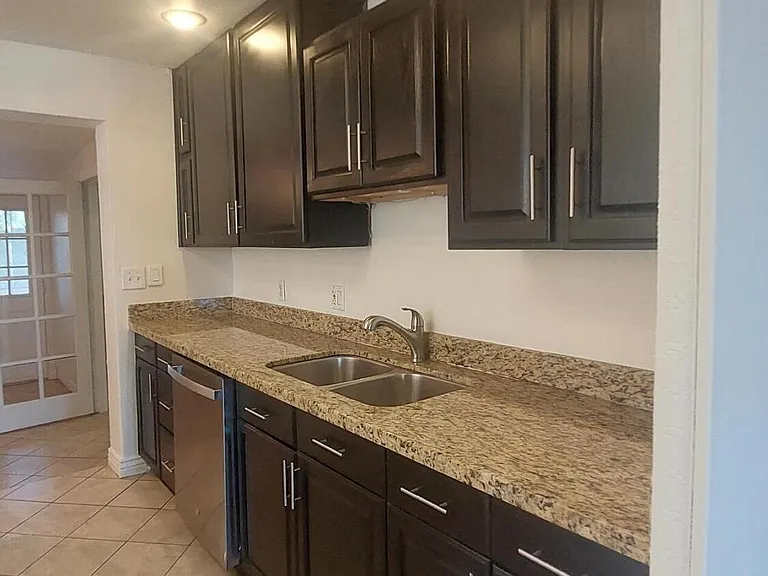 2448 W Freeway Ln — Photo 8