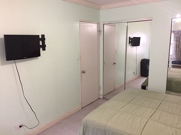 3rd image of 4950 N Marine Dr #1012