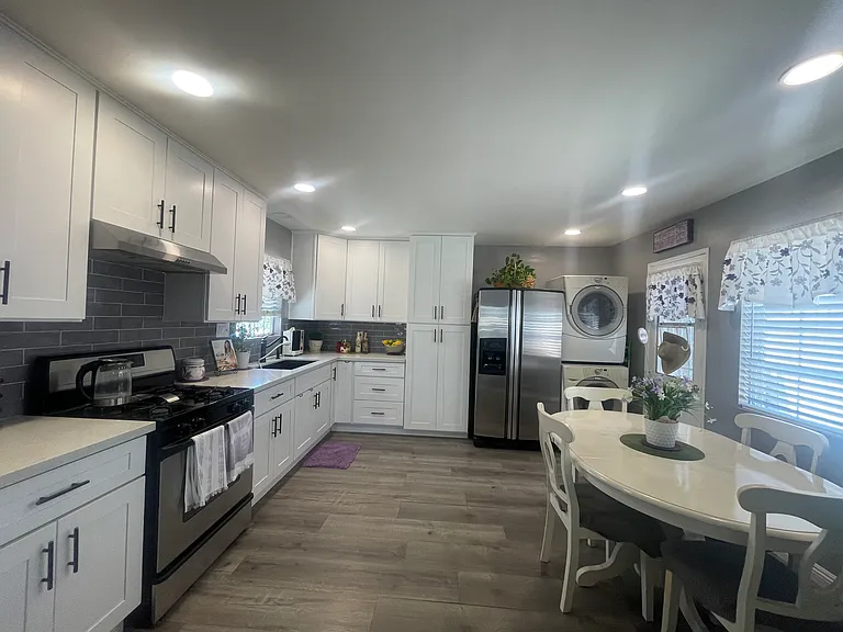 1836 Jellick Ave — Photo 5