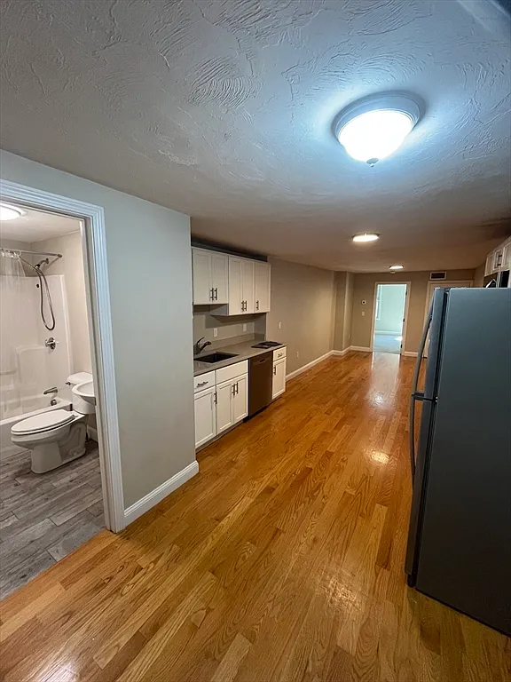 3 bed, 1.0 bath, 872 sqft, $3,150 — Photo 1