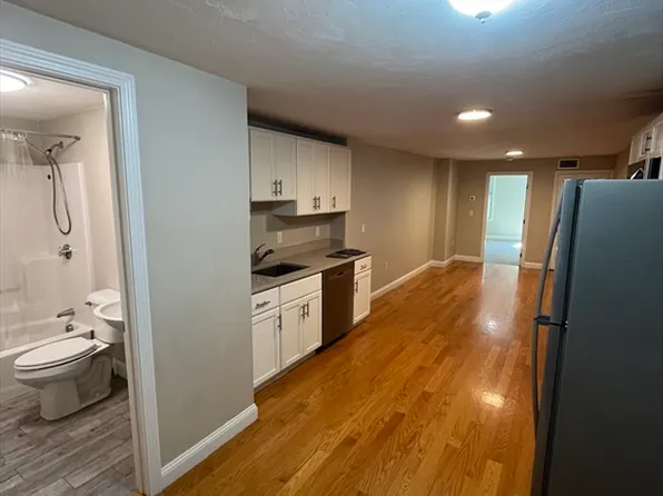 204 N Franklin St #204, Holbrook, MA 02343