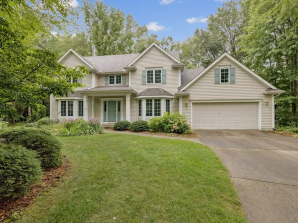 2611 Walden Woods Ct, Midland, MI 48640