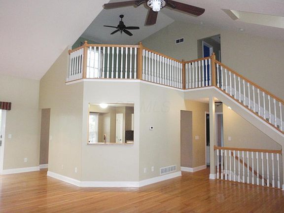 4th image of 150 Fox Glen Dr W