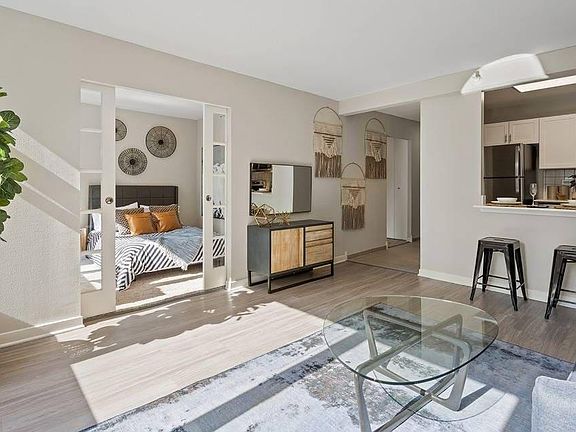 2nd image of 1122 N Dearborn St #1906