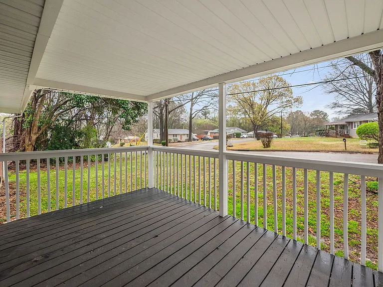 765 Bunche Dr — Photo 2