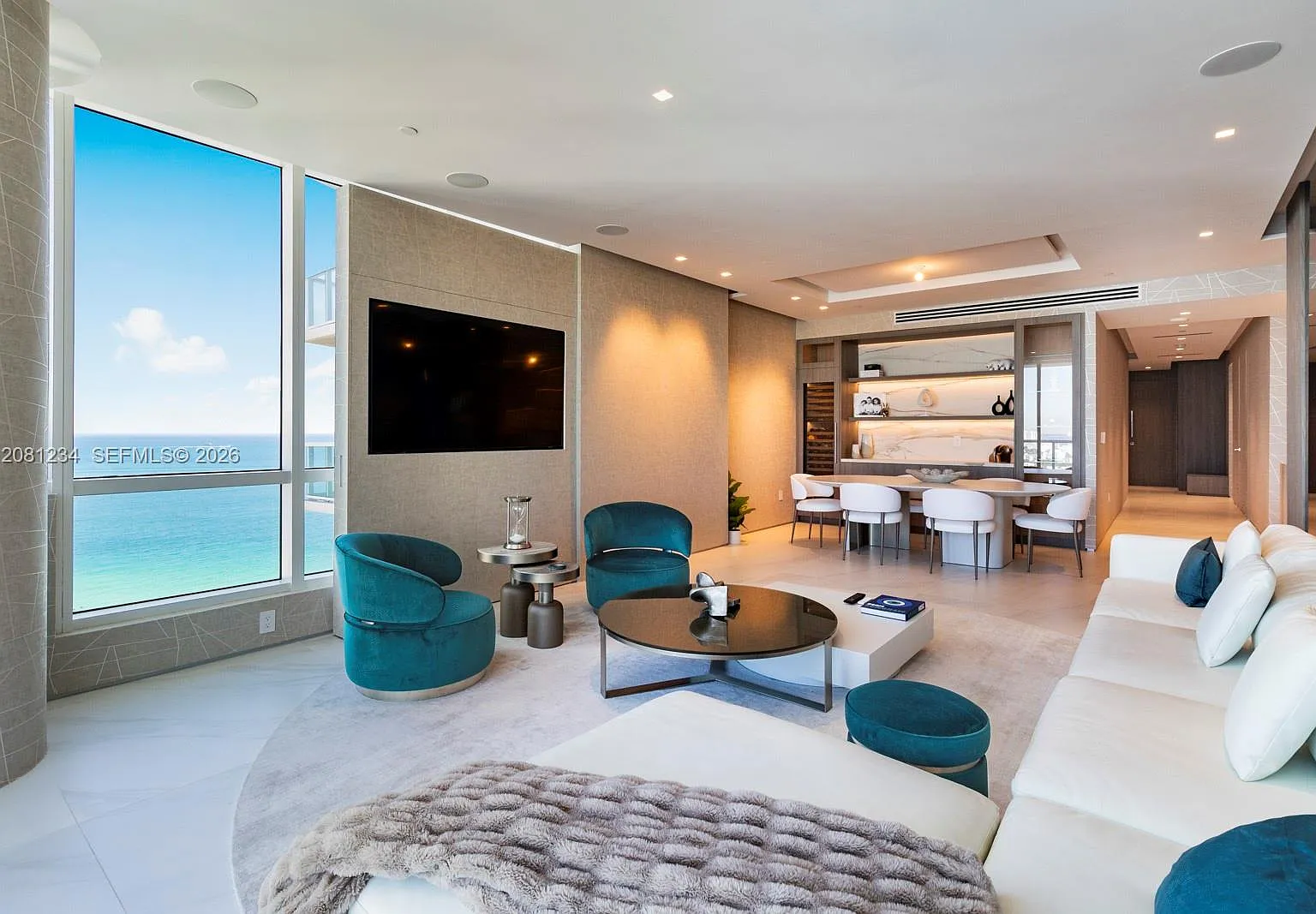 Continuum On South Beach — Photo 1