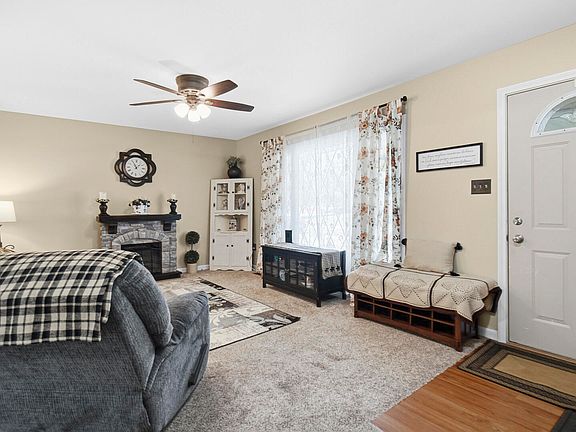 5th image of 72 Maple Ct