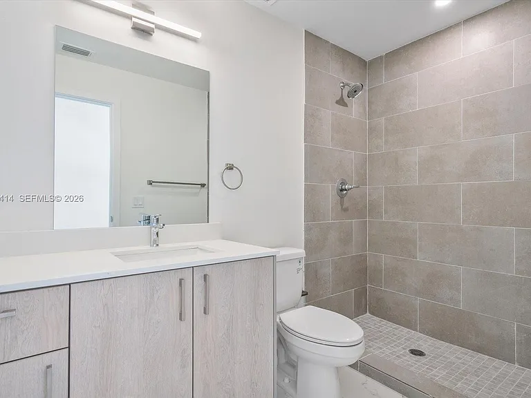 420 SW 7th Ave #304 — Photo 11