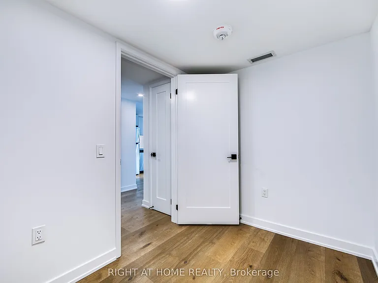 897 College St W #506 — Photo 26