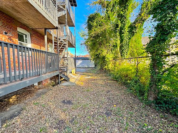 3rd image of 527 37th St #4