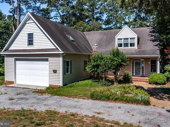 75 Lagrange Ave, Kilmarnock, VA 22482