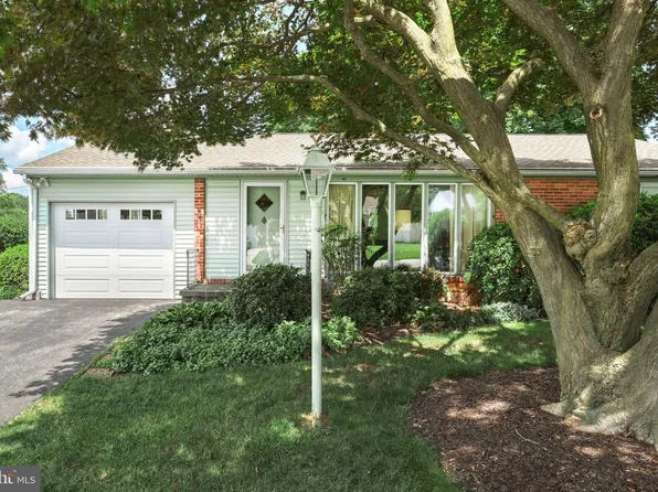 2457 Cambridge Rd, York, PA 17402