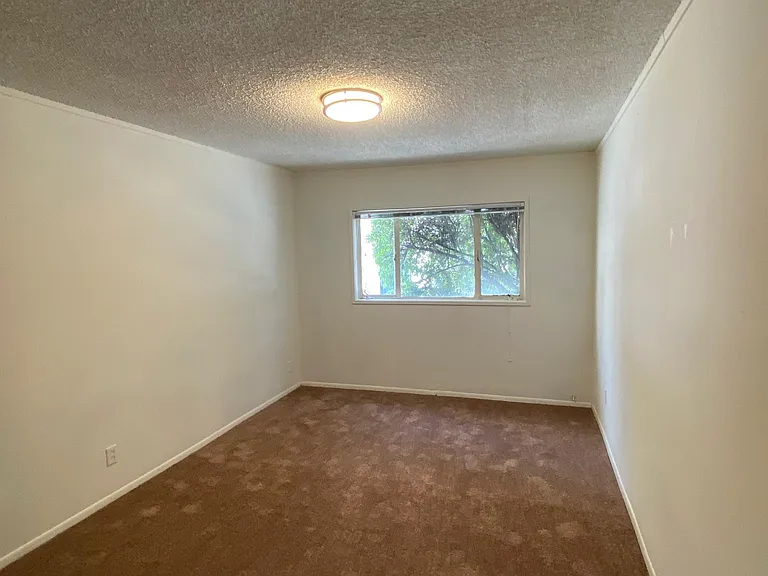 12921 Landale St — Photo 9