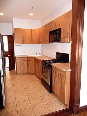 Rented by Perry Associates NYC Inc | media 31