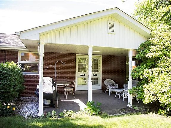 4th image of 120 Summit Dr