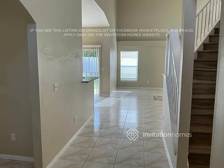 427 Symphony Pl — Photo 4