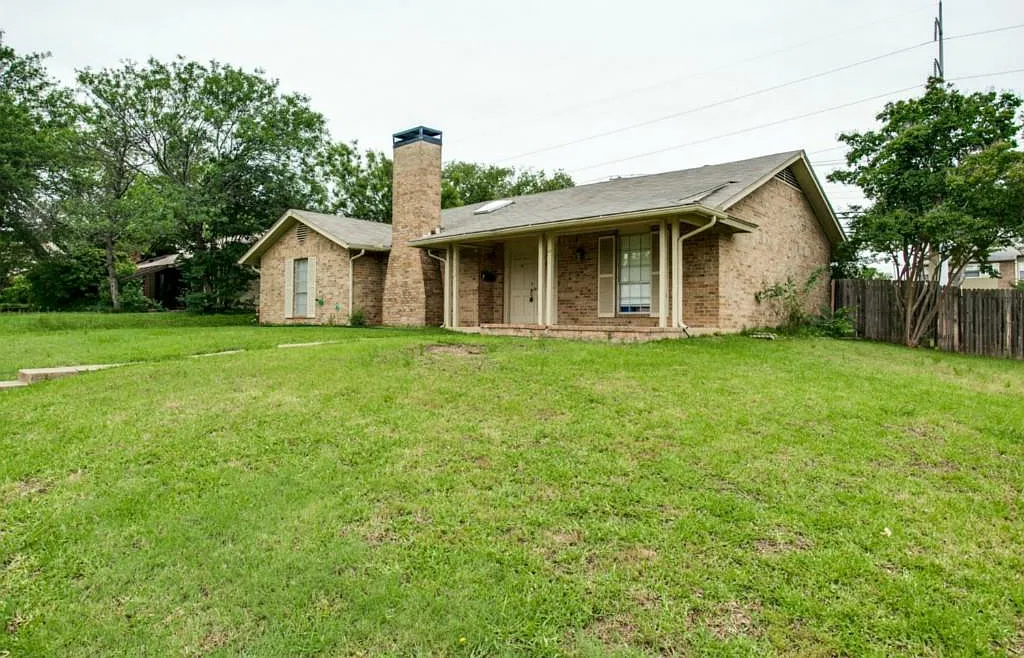 5 bed, 2498 sqft, $3,200 — Photo 4