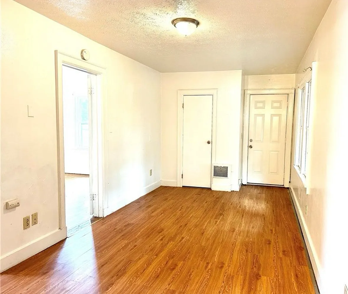 1 bed, $1,000 — Photo 3